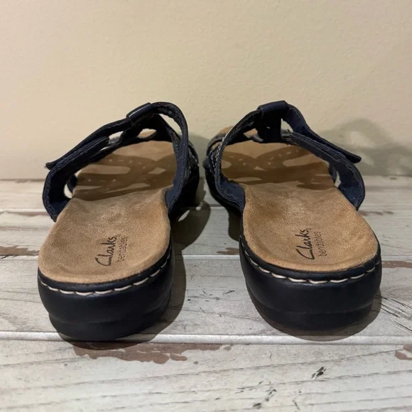 Clarks Brown Leather Laser Cut Comfort Sandals Size 9.5 EUC Walking Fashion - Picture 3 of 7